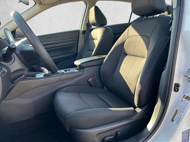 Used 2025 Nissan Altima 2.5 SV FWD image 14