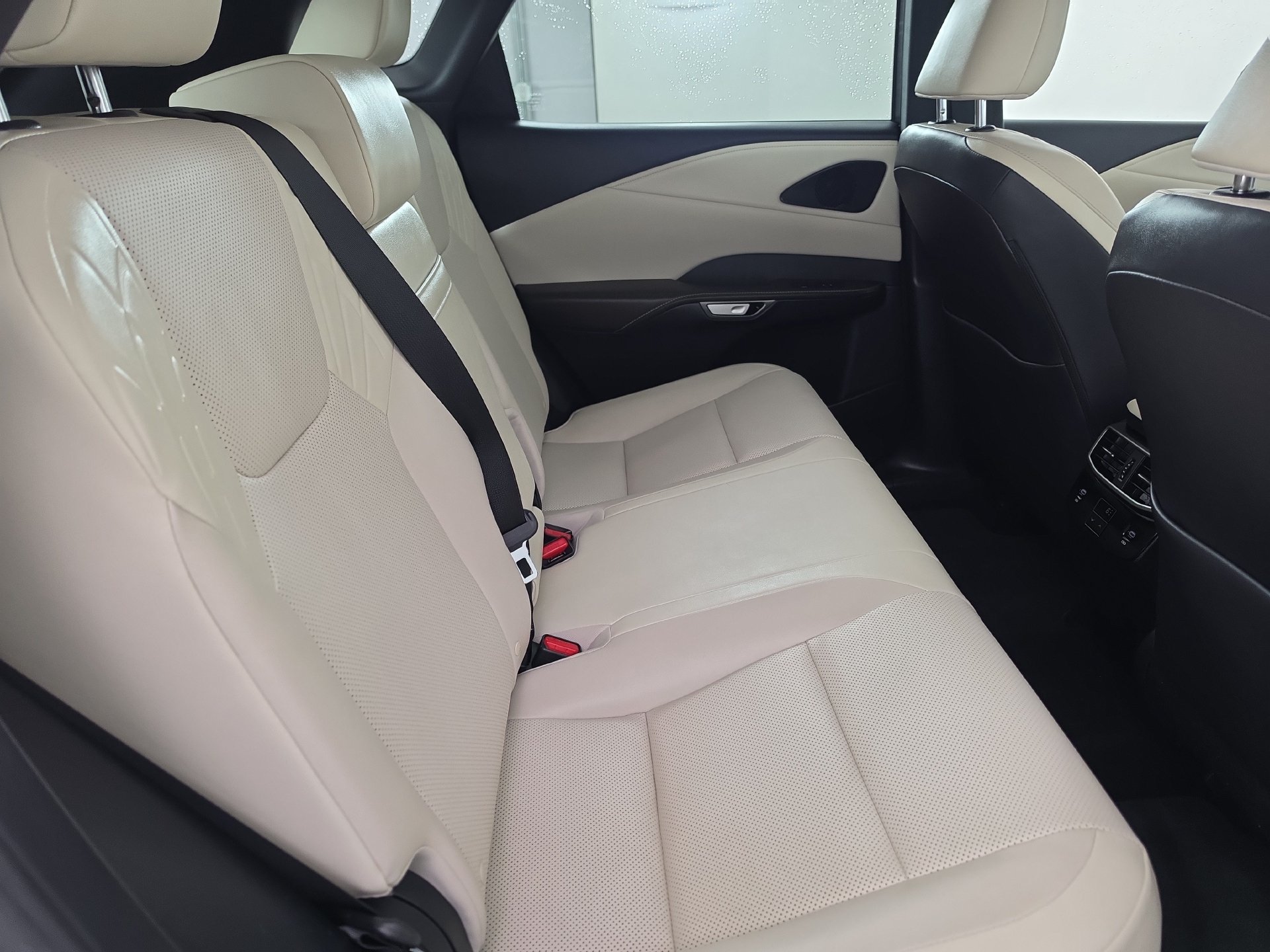 Used 2024 Lexus RX 350 Premium w/ Cold Area Package FWD image 27