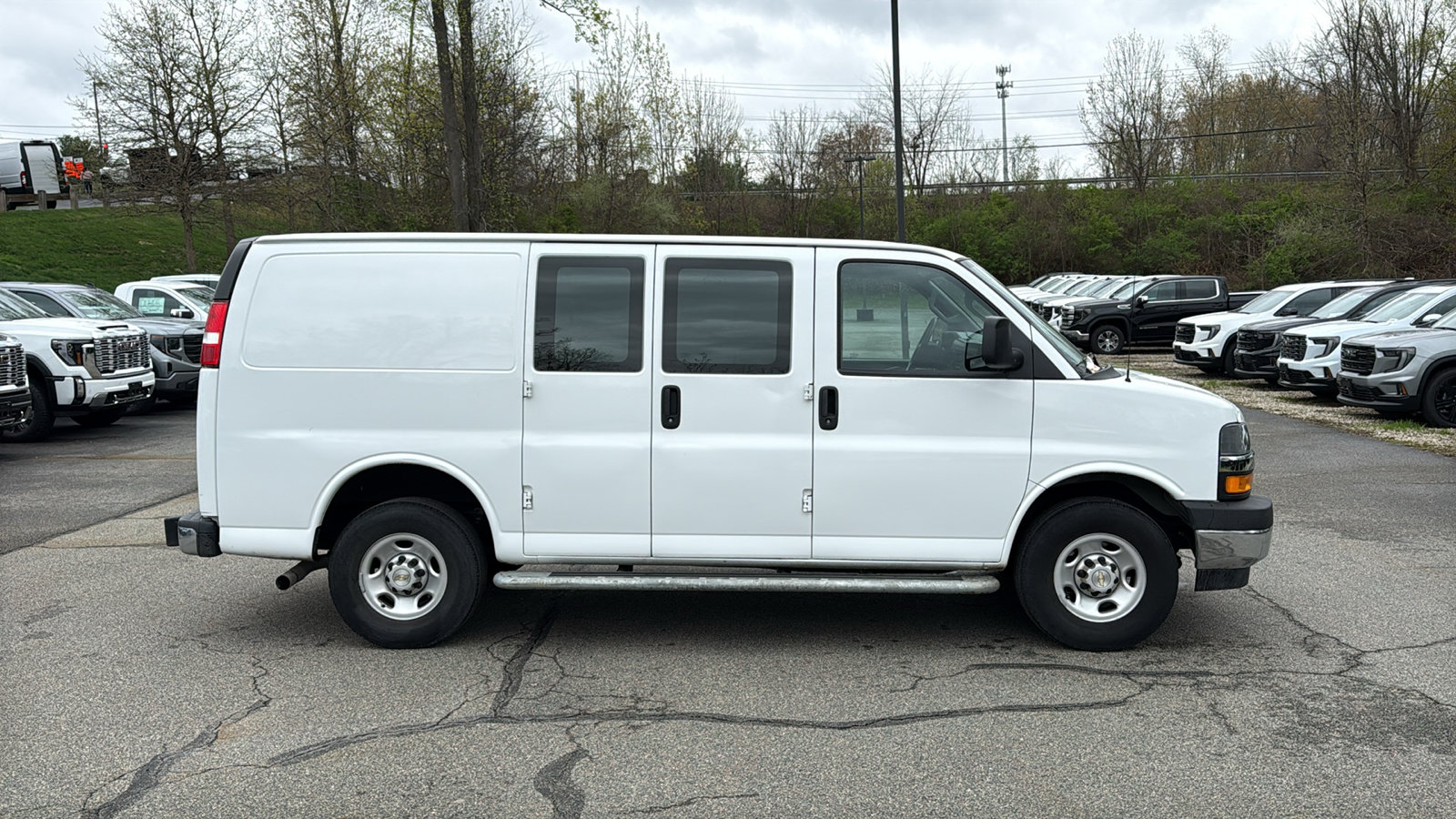 Used 2024 Chevrolet Express 2500 w/ Driver Convenience Package RWD image 5