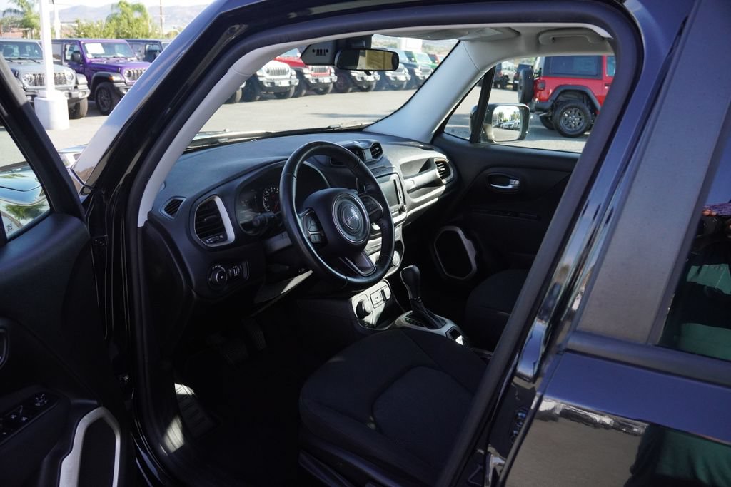 Certified 2017 Jeep Renegade Latitude AWD/4WD image 31