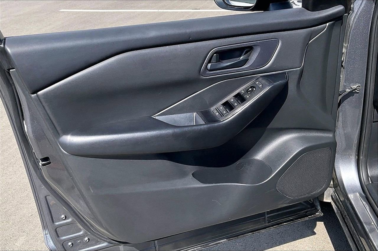 Used 2024 Nissan Rogue S image 26