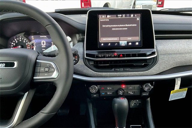 New 2026 Jeep Compass Latitude image 7