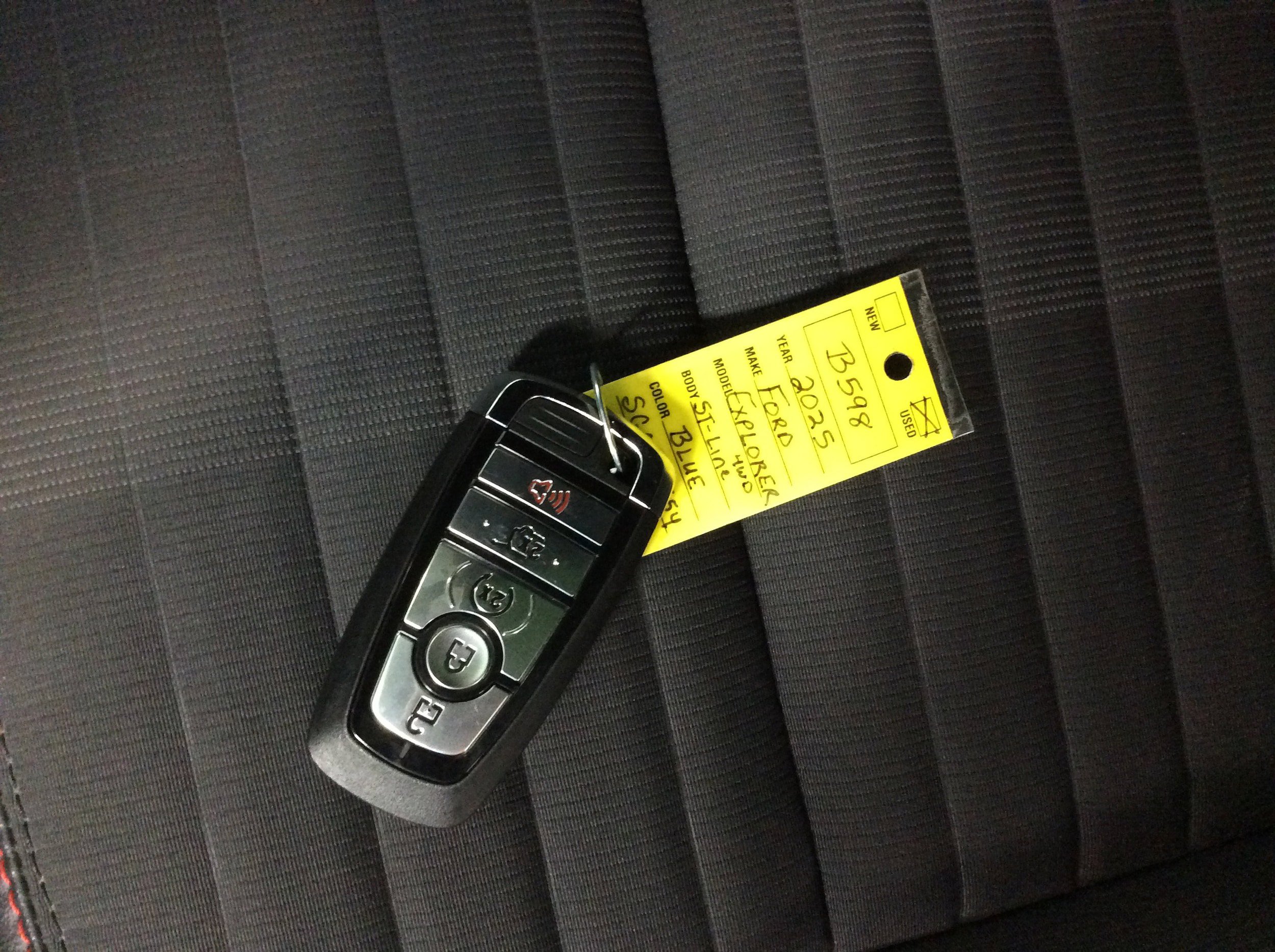 Used 2025 Ford Explorer ST-Line AWD/4WD image 39