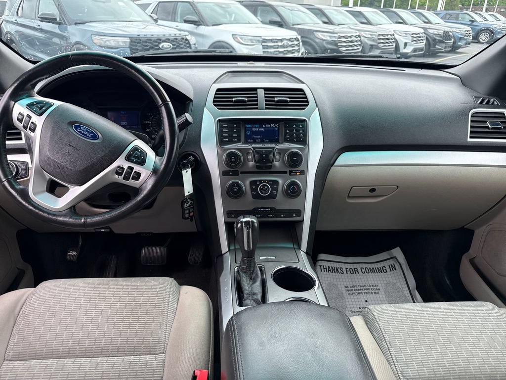 Used 2013 Ford Explorer XLT FWD image 25