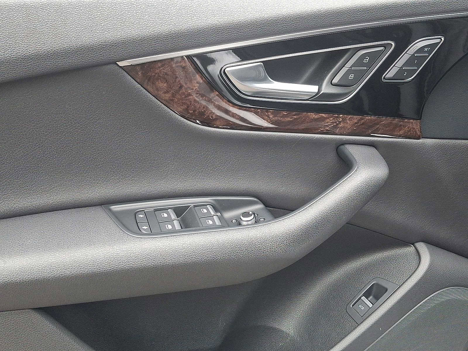 Used 2017 Audi Q7 3.0T Premium Plus image 10