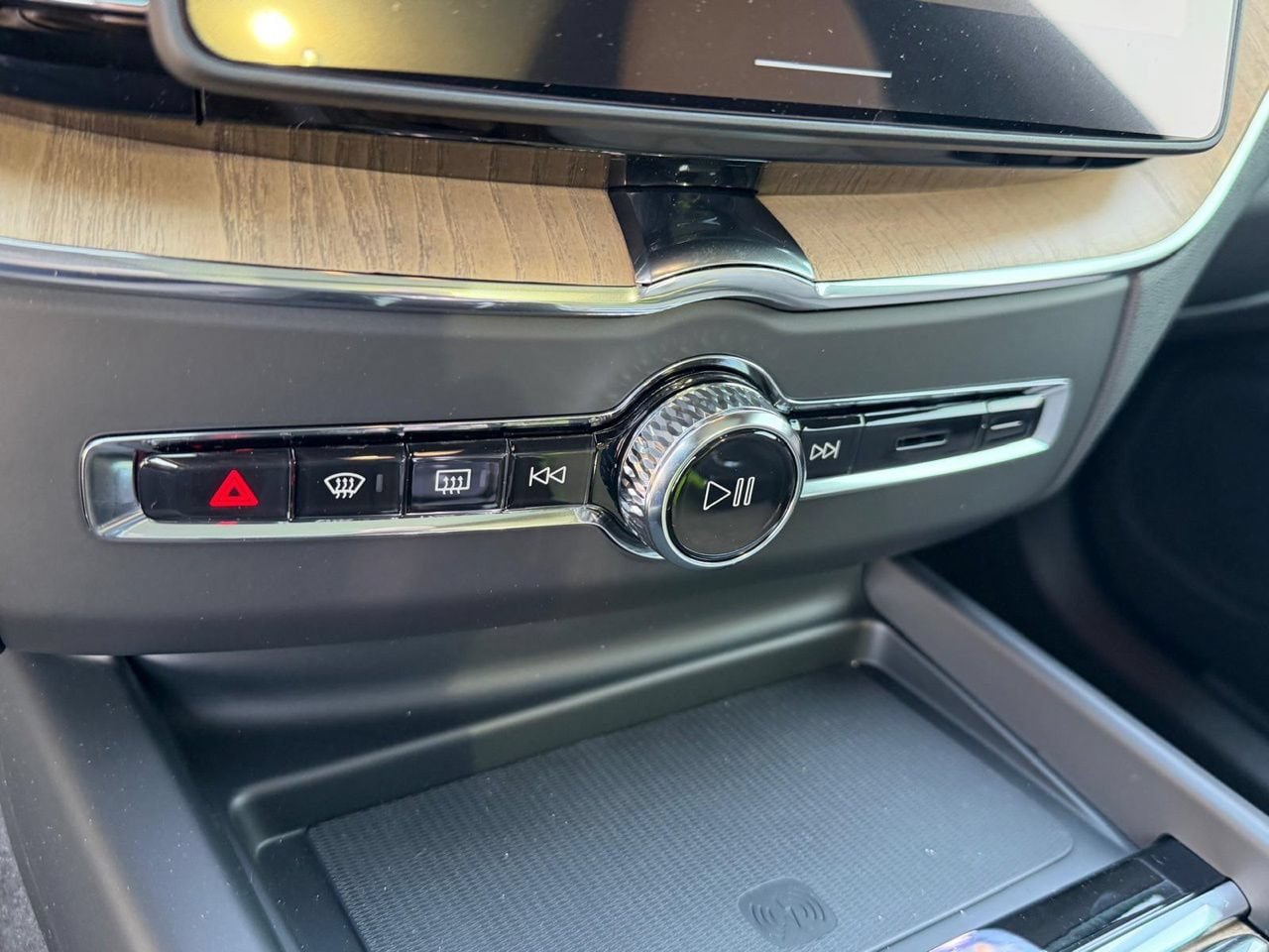 New 2027 Volvo XC60 B5 Plus AWD/4WD image 10