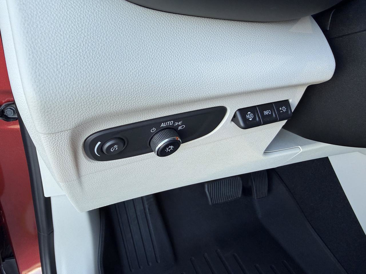 Used 2023 Buick Envision Avenir AWD/4WD image 16