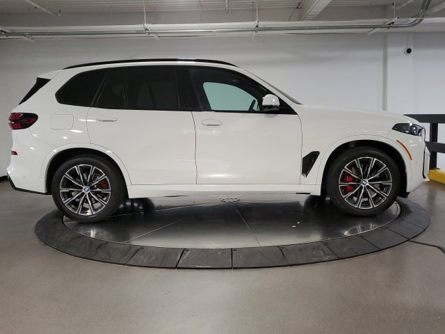Used 2025 BMW X5 xDrive40i w/ M Sport Package AWD/4WD image 18