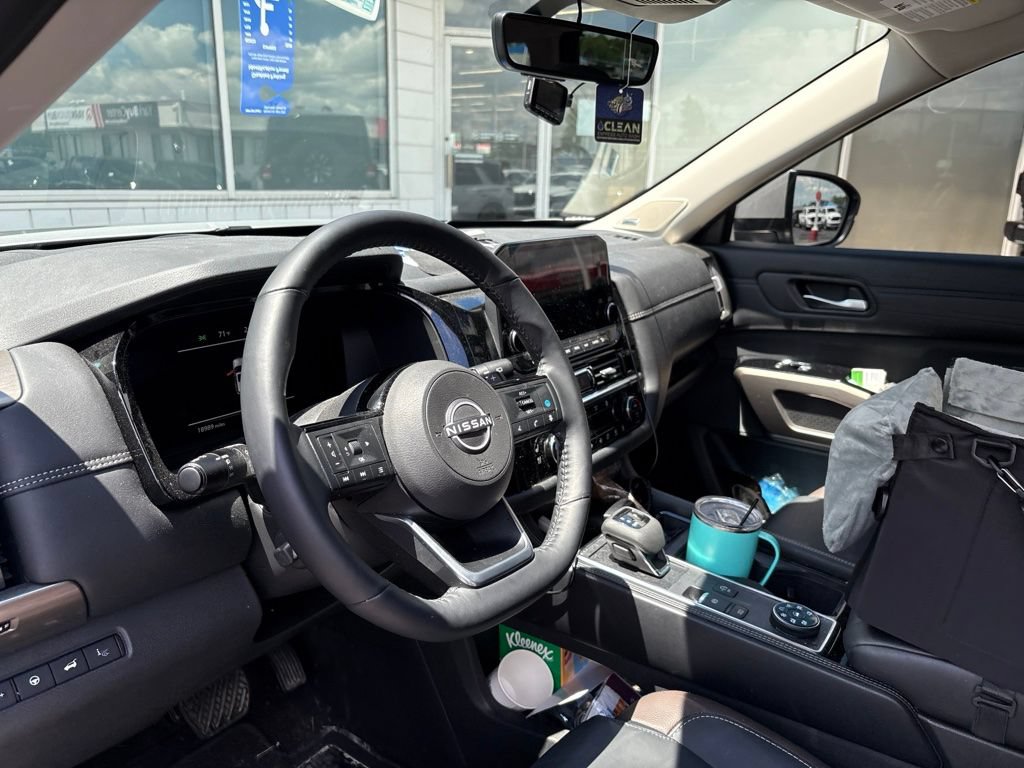 Certified 2023 Nissan Pathfinder Platinum AWD/4WD image 10
