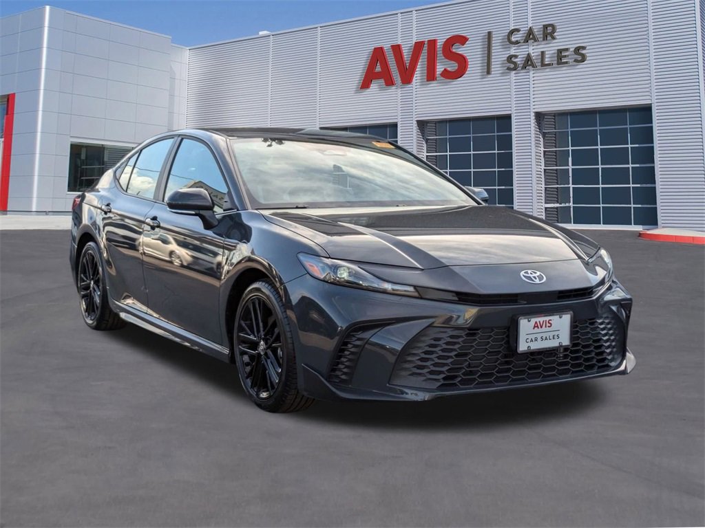 Used 2025 Toyota Camry SE image 3
