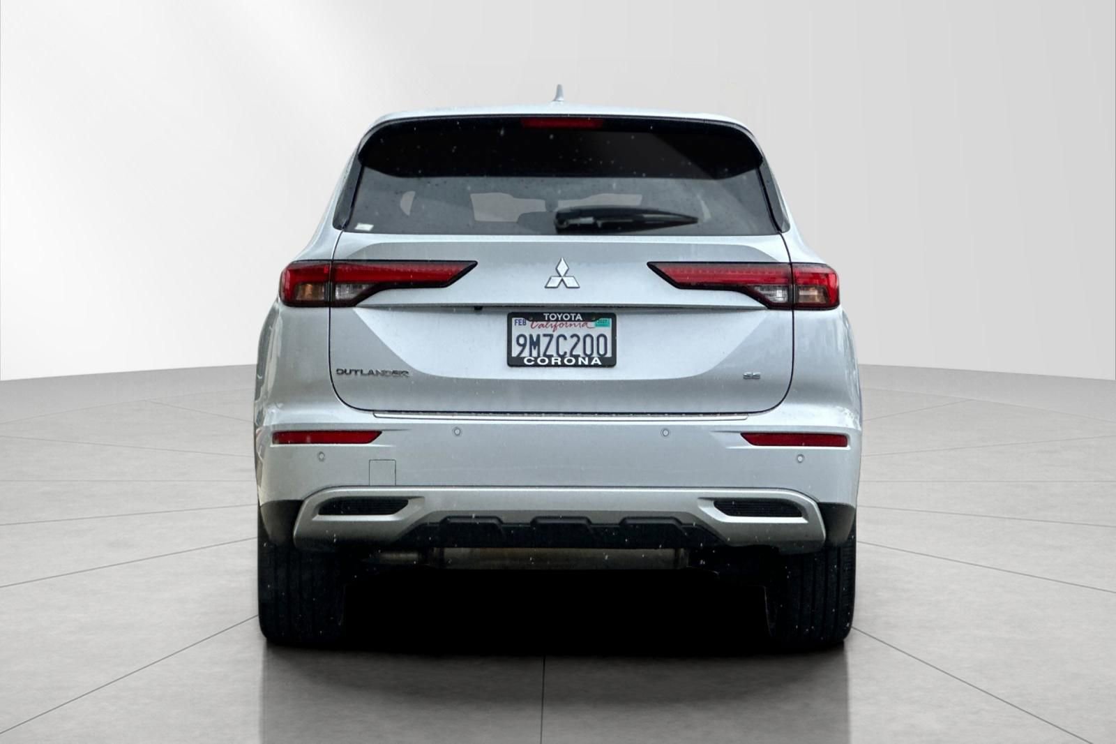 Used 2024 Mitsubishi Outlander SE image 4