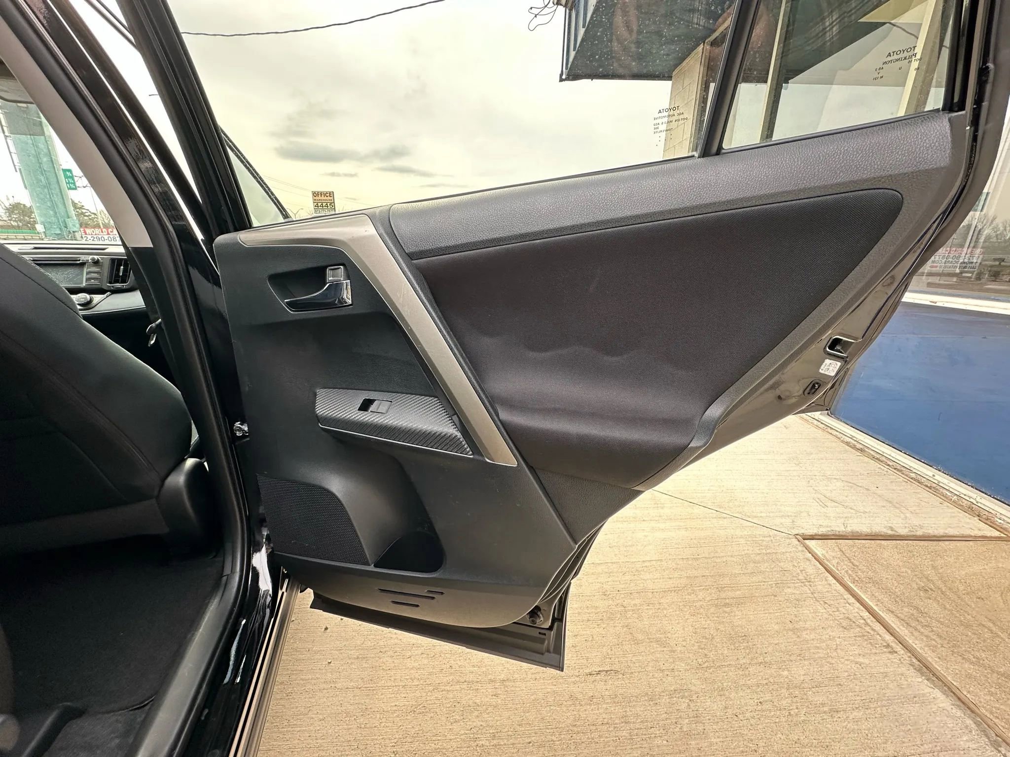 Used 2015 Toyota RAV4 XLE FWD image 31