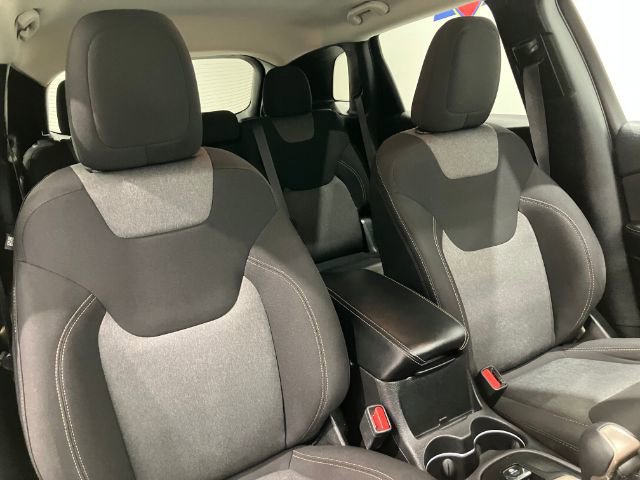Used 2018 Jeep Cherokee Latitude w/ Altitude Package AWD/4WD image 48
