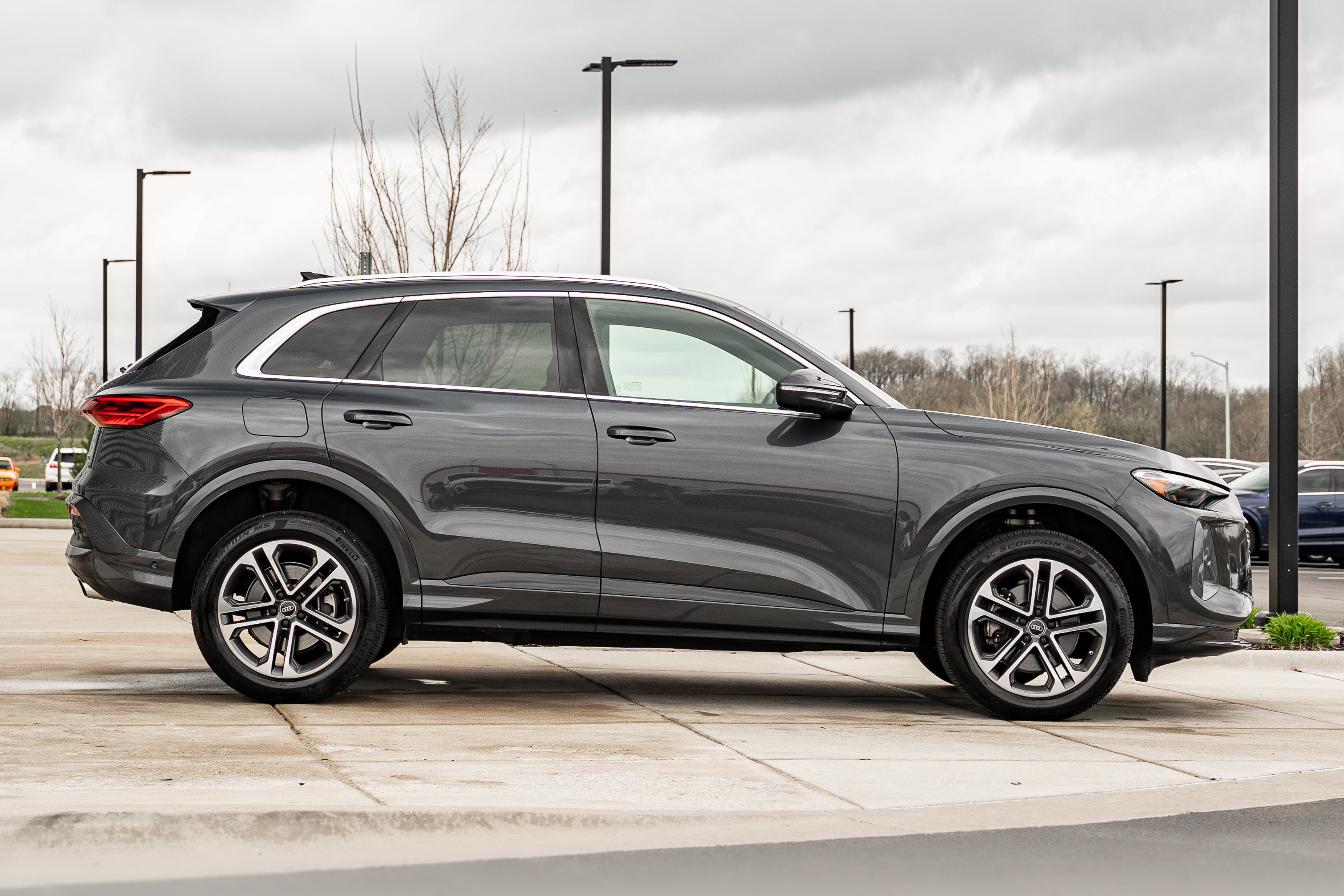 Certified 2025 Audi Q5 Premium w/ Convenience Package AWD/4WD image 3
