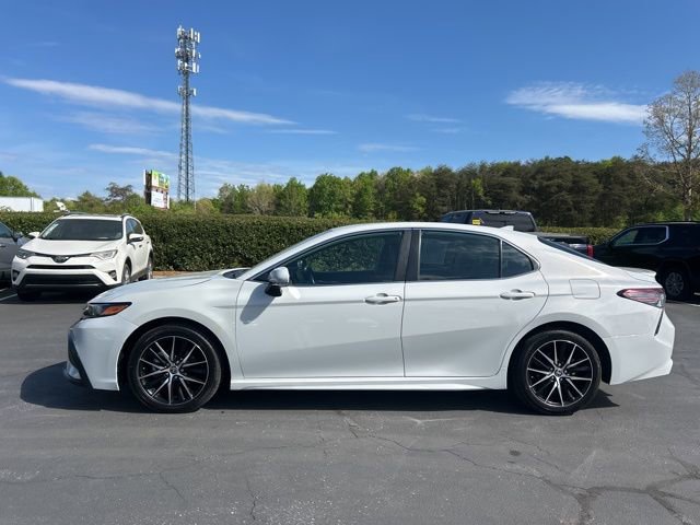 Used 2024 Toyota Camry SE image 10