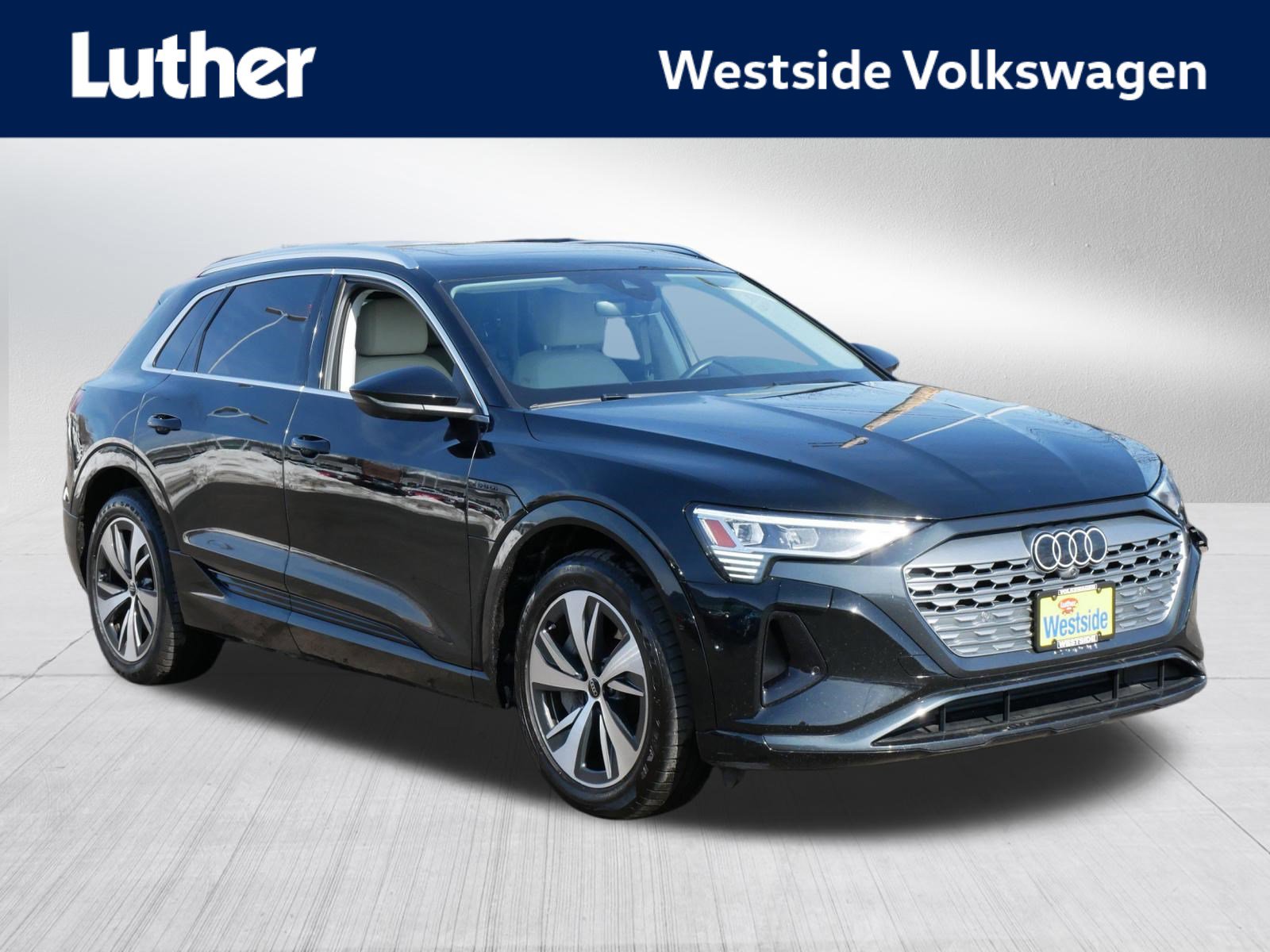 Used 2024 Audi Q8 e-tron Premium Plus image 1