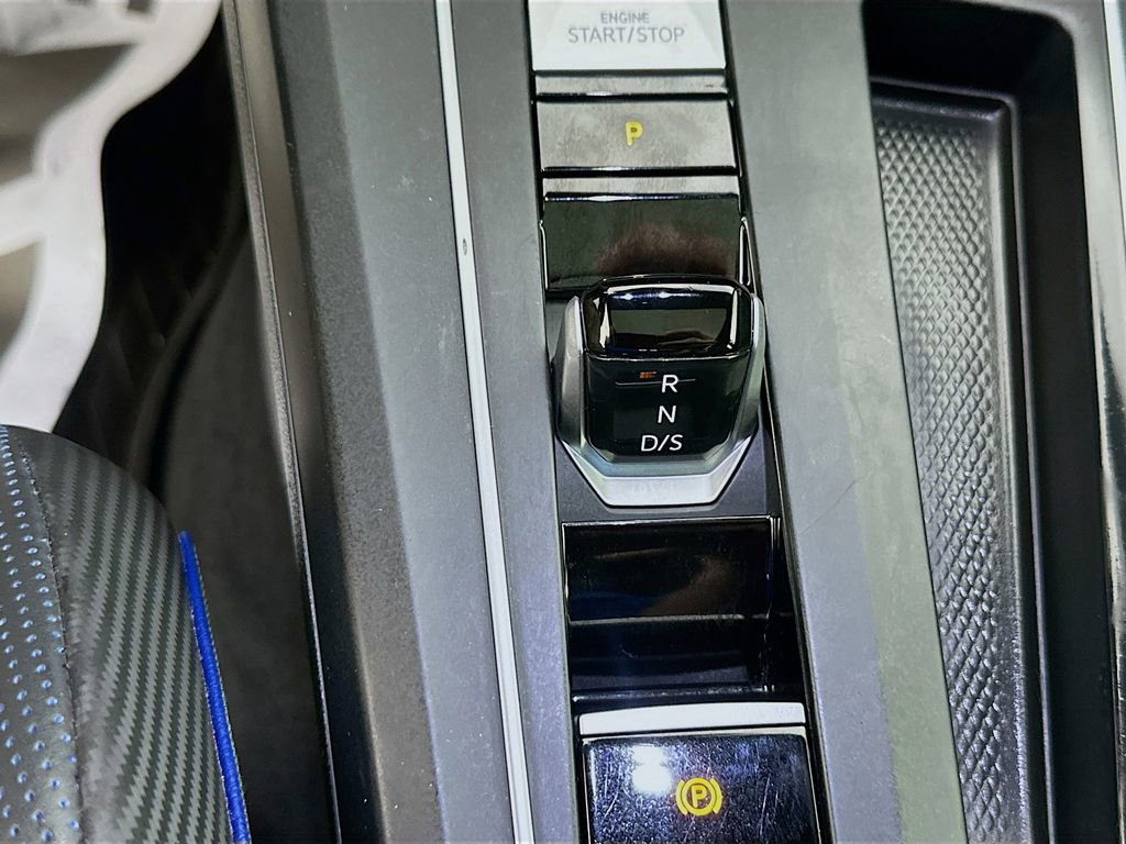 Used 2022 Volkswagen Golf R image 17