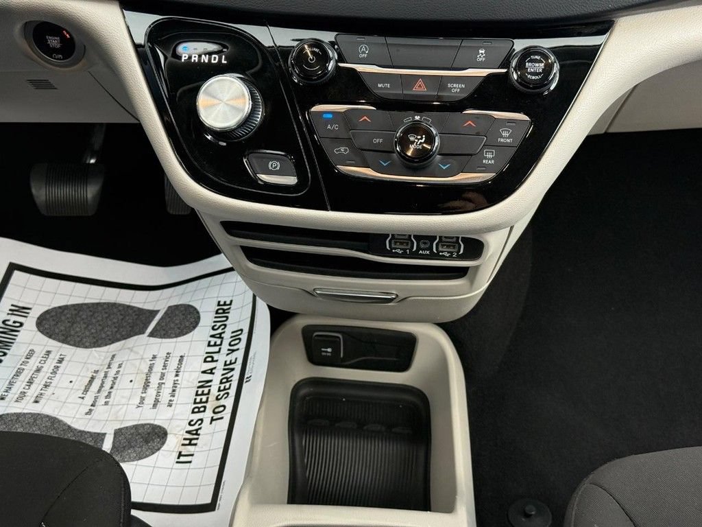Certified 2023 Chrysler Voyager LX FWD image 11