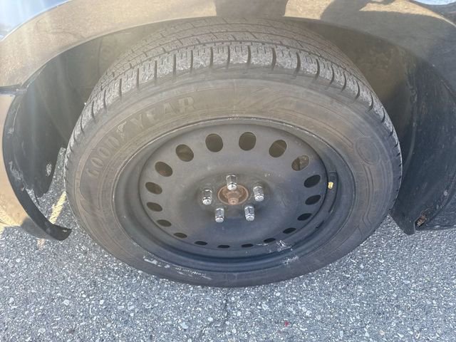 Used 2013 Chrysler 200 Limited w/ Sun & Sound Pkg image 7