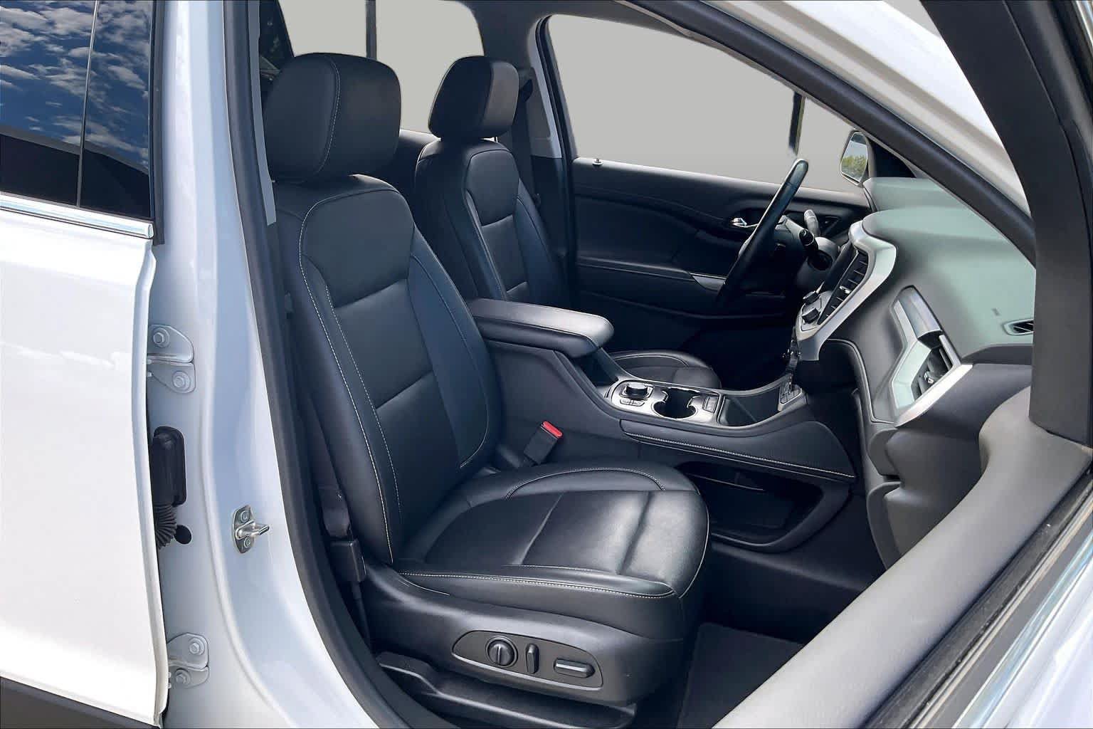 Used 2022 GMC Acadia SLT w/ Technology Package FWD image 9