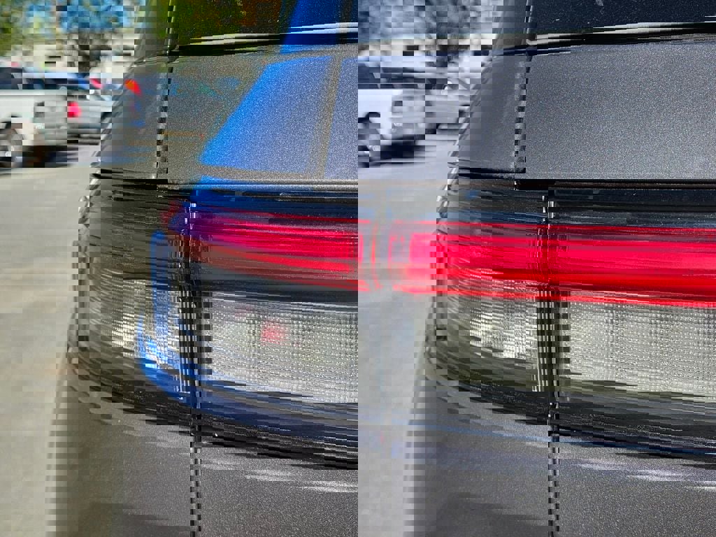 New 2025 Jeep Grand Cherokee Laredo X w/ Luxury Tech Group I image 9