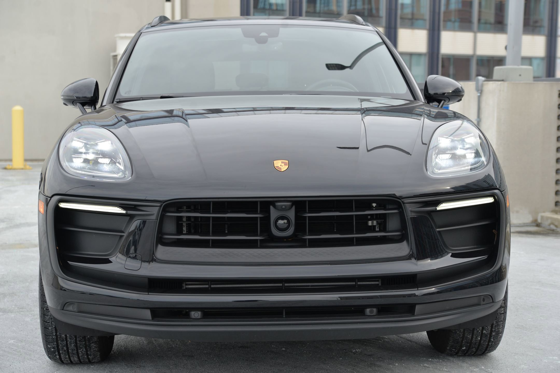 Certified 2025 Porsche Macan image 6