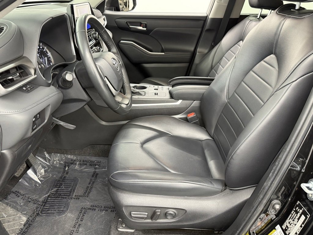 Used 2024 Toyota Highlander XLE image 17