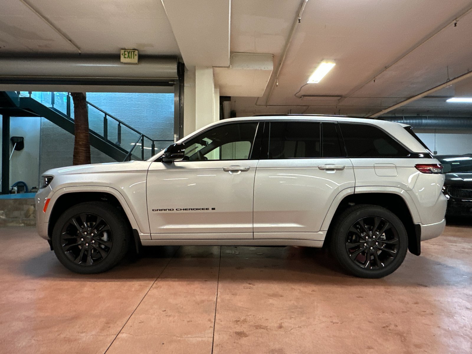 New 2026 Jeep Grand Cherokee Limited AWD/4WD image 2
