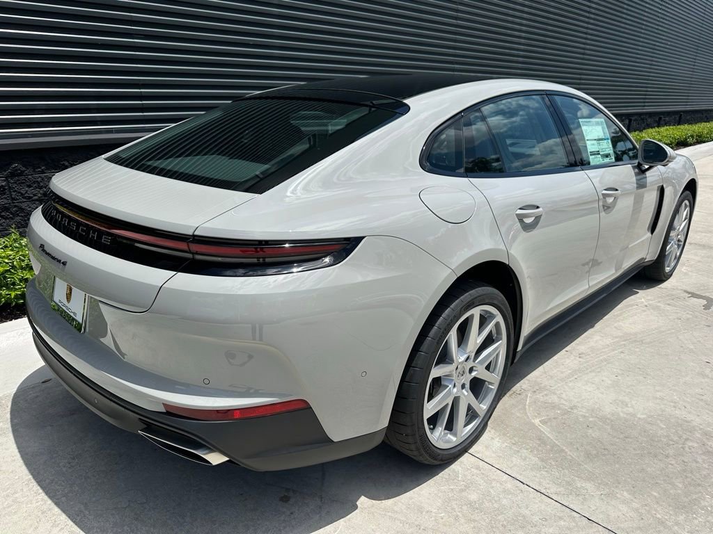 Used 2025 Porsche Panamera image 9