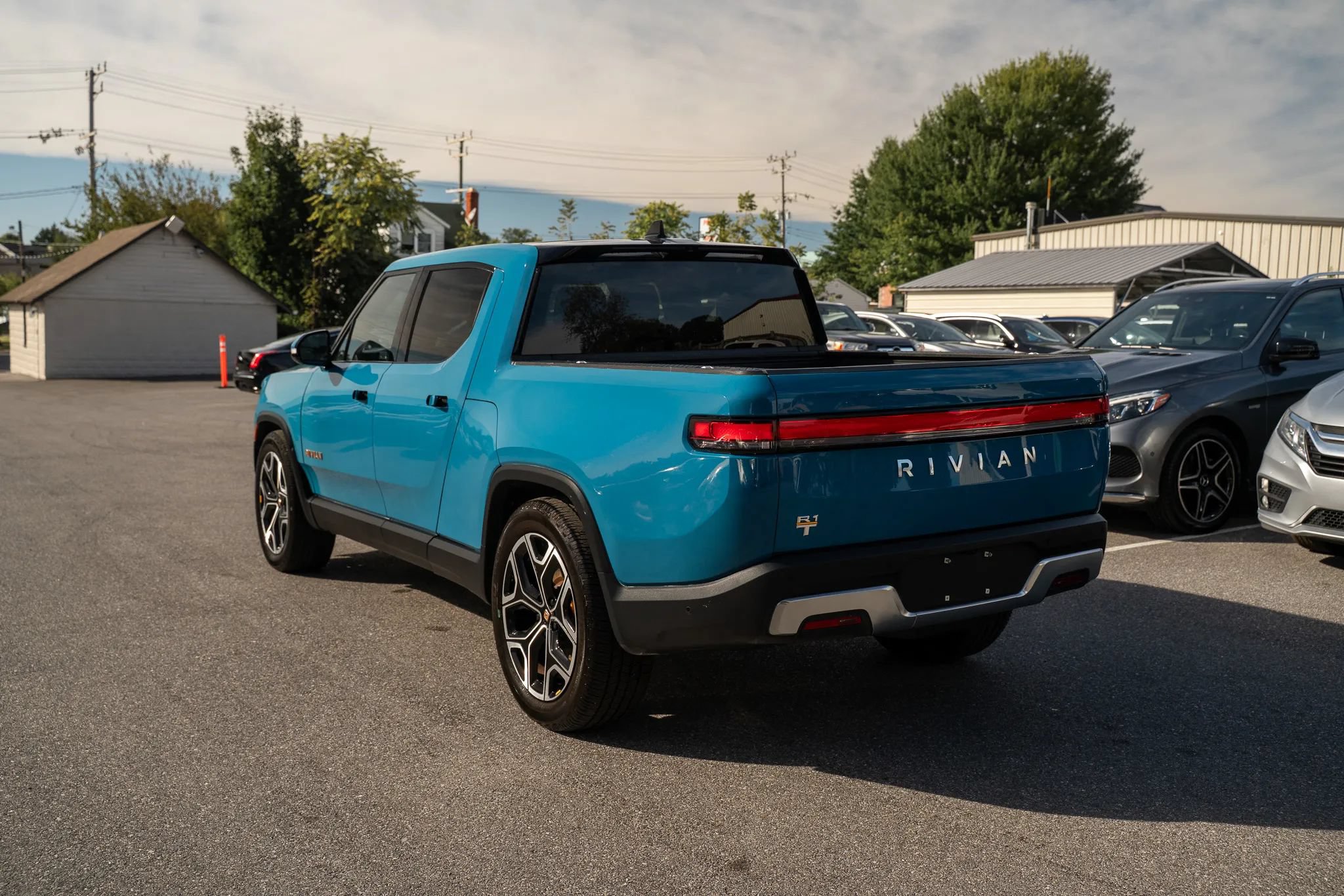 Used 2022 Rivian R1T Adventure AWD/4WD image 2