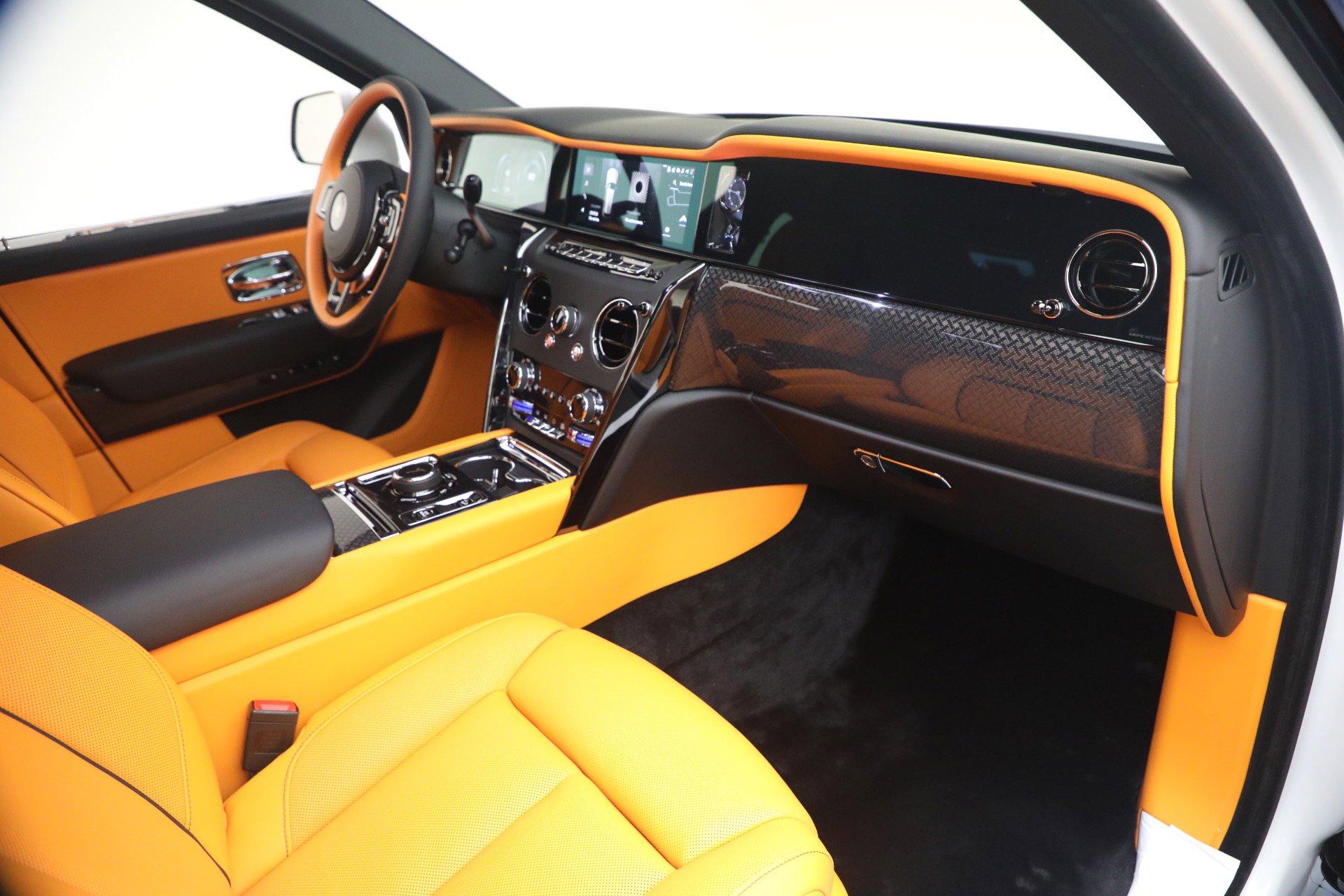 New 2026 Rolls-Royce Cullinan Black Badge image 18