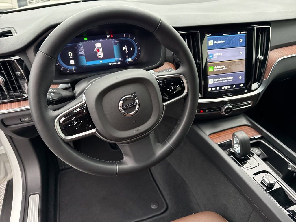 Used 2025 Volvo V60 B5 Cross Country Plus image 23