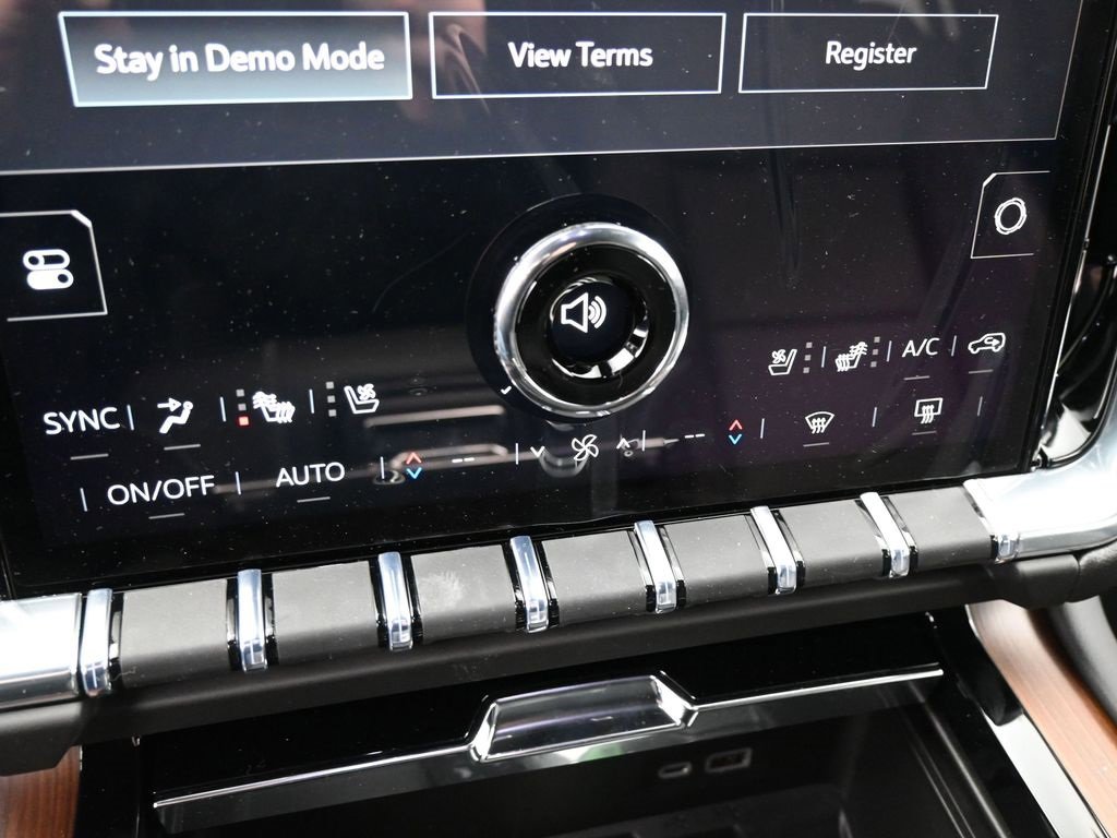 New 2025 GMC Yukon XL Denali w/ Denali Reserve Package image 14