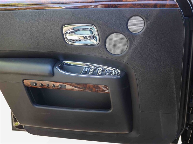 Used 2012 Rolls-Royce Ghost RWD image 30