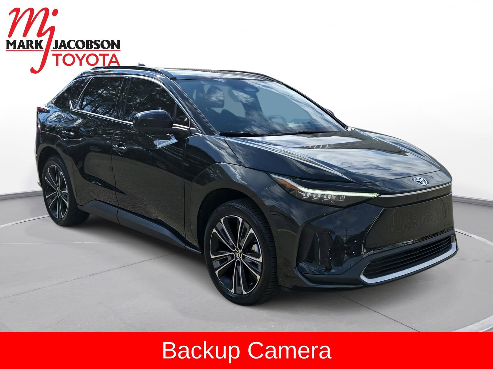 Used 2025 Toyota bZ4X FWD w/ Weather Package image 4