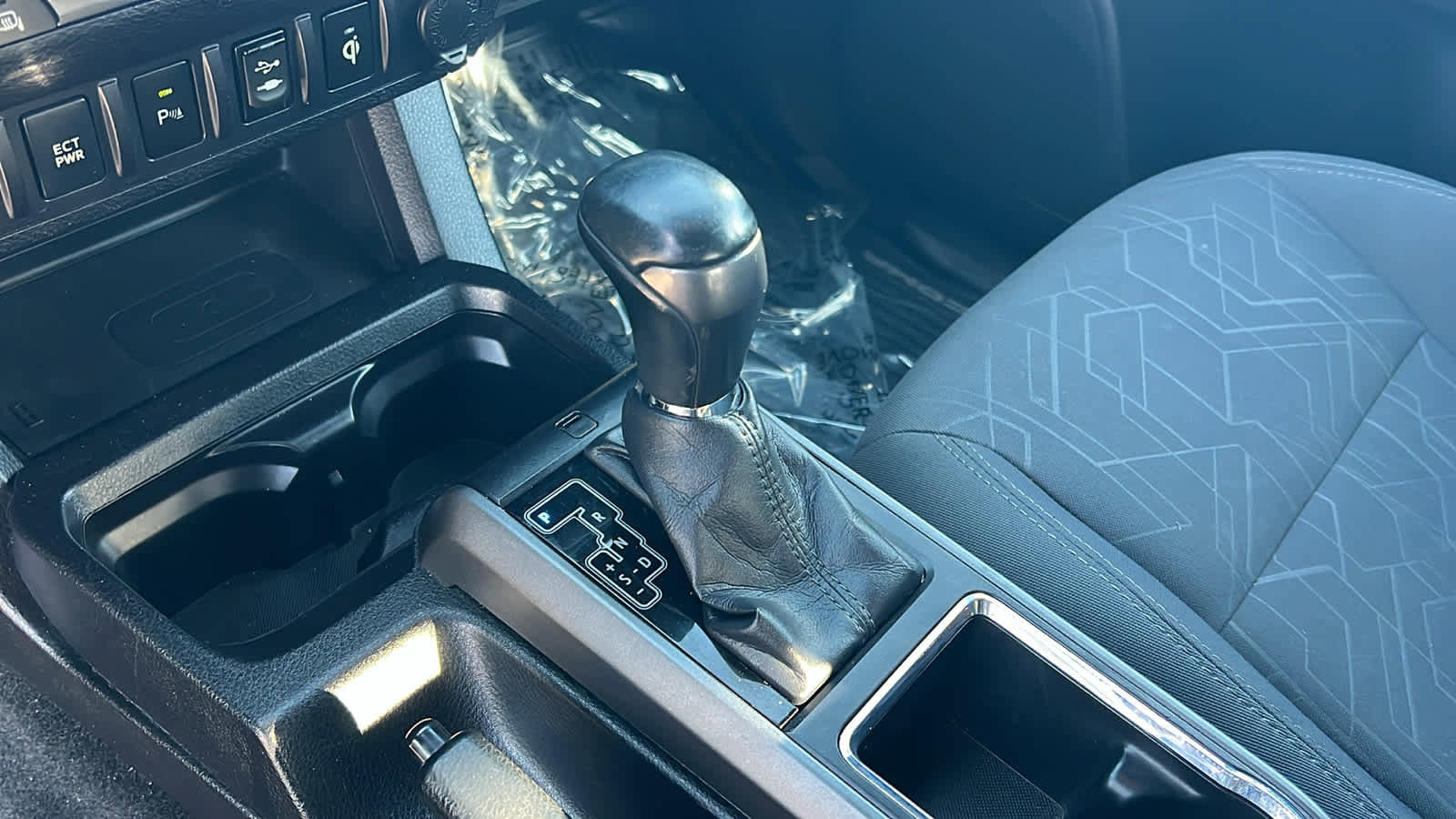 Used 2016 Toyota Tacoma TRD Off-Road image 13