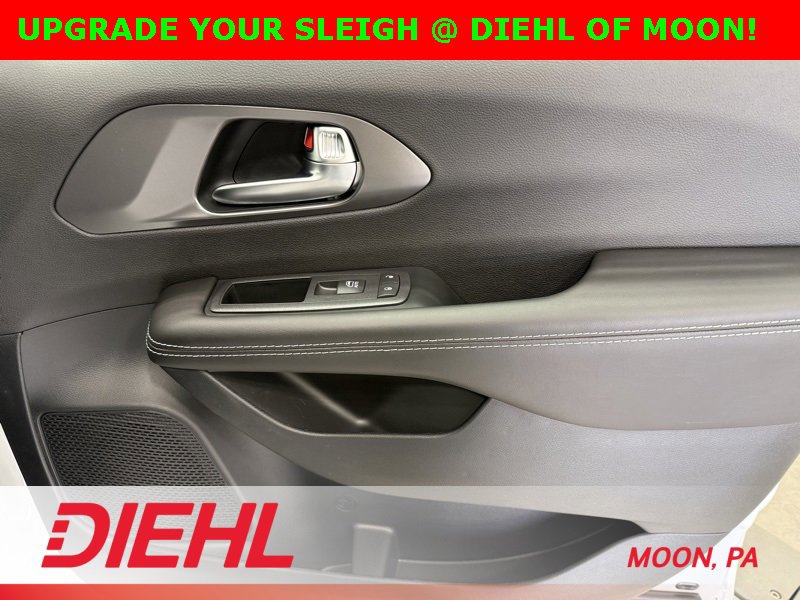 New 2026 Chrysler Pacifica Select image 17