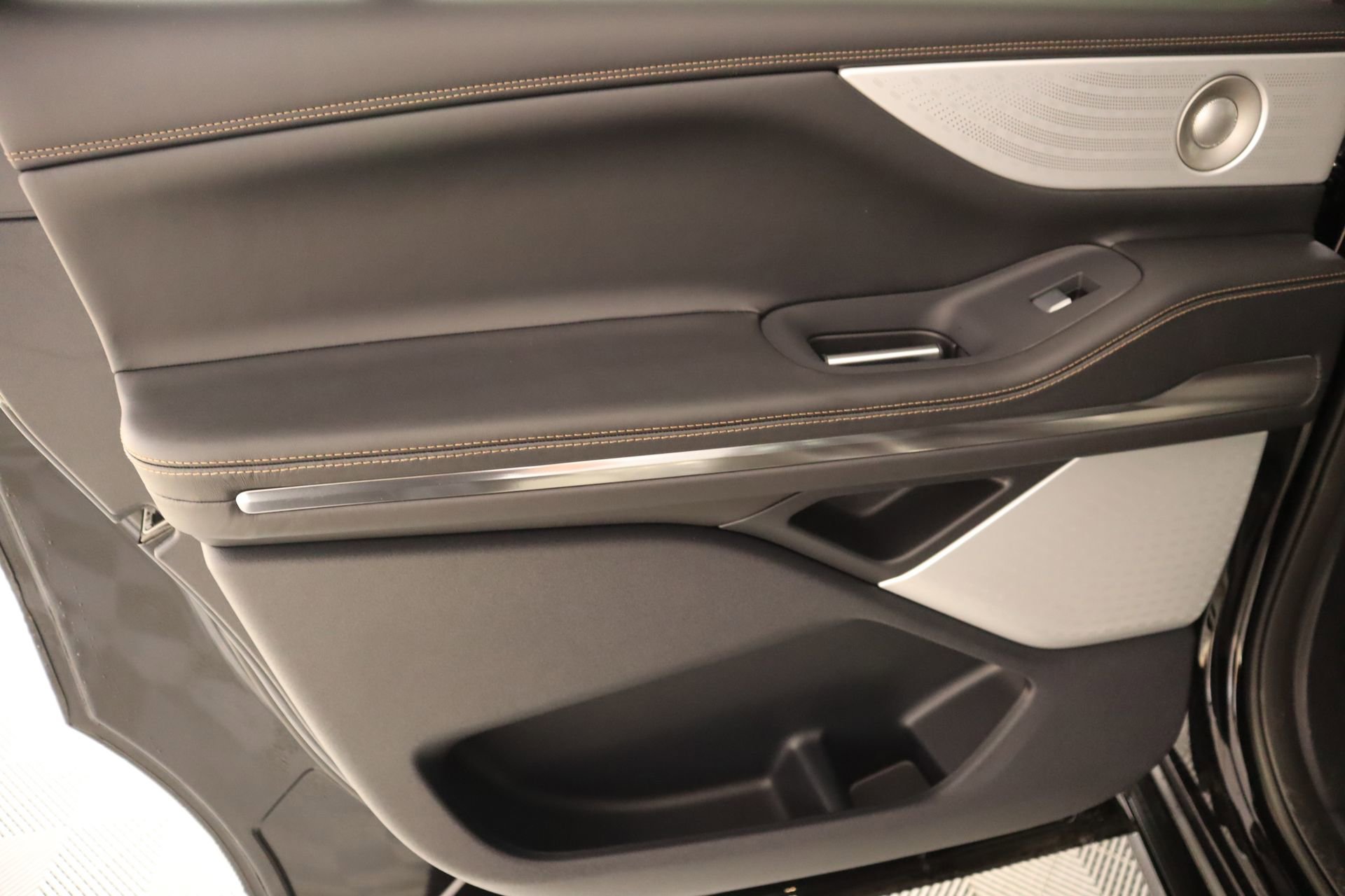 New 2026 Lincoln Navigator L Black Label AWD/4WD image 18