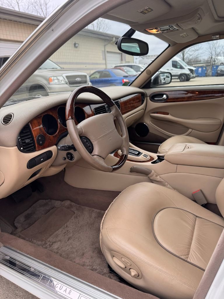 Used 2001 Jaguar XJ Vanden Plas image 12