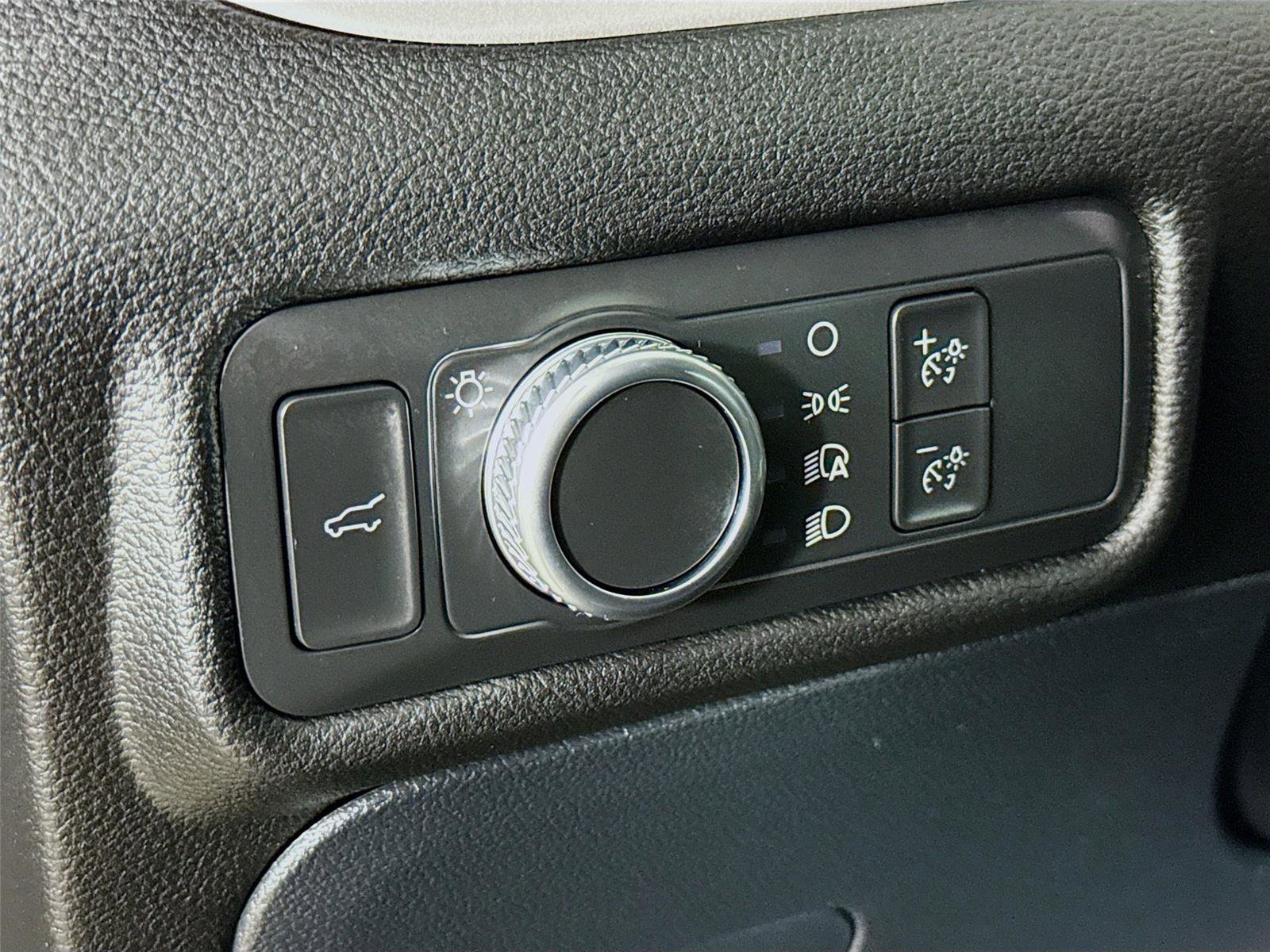 Used 2022 Ford Explorer XLT w/ Class IV Trailer Tow Package image 11