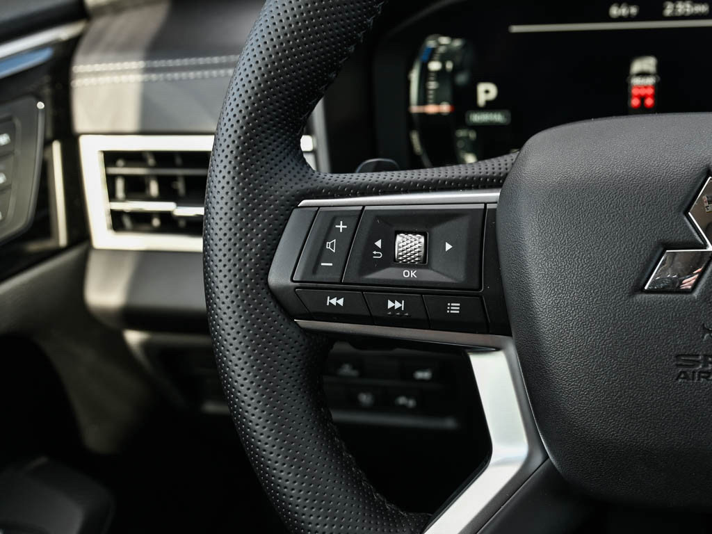 New 2025 Mitsubishi Outlander SEL image 21