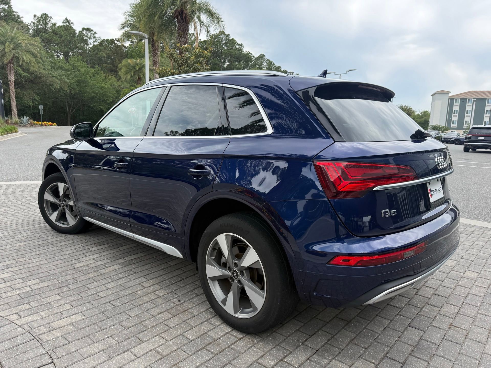 Used 2023 Audi Q5 2.0T Premium w/ Convenience Package AWD/4WD image 2