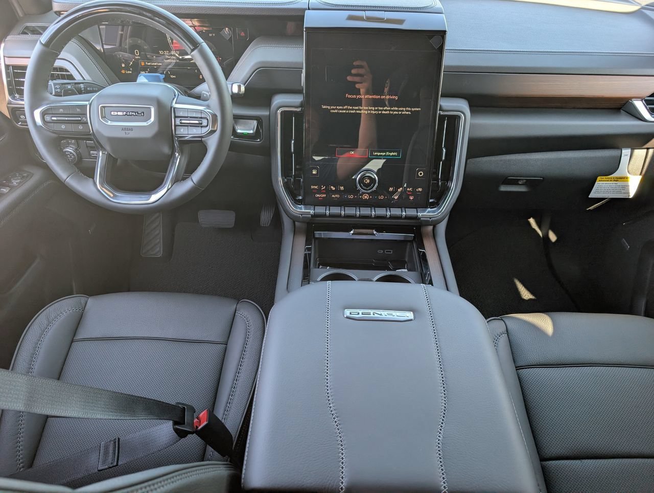 New 2026 GMC Yukon Denali w/ Denali Reserve Package AWD/4WD image 8