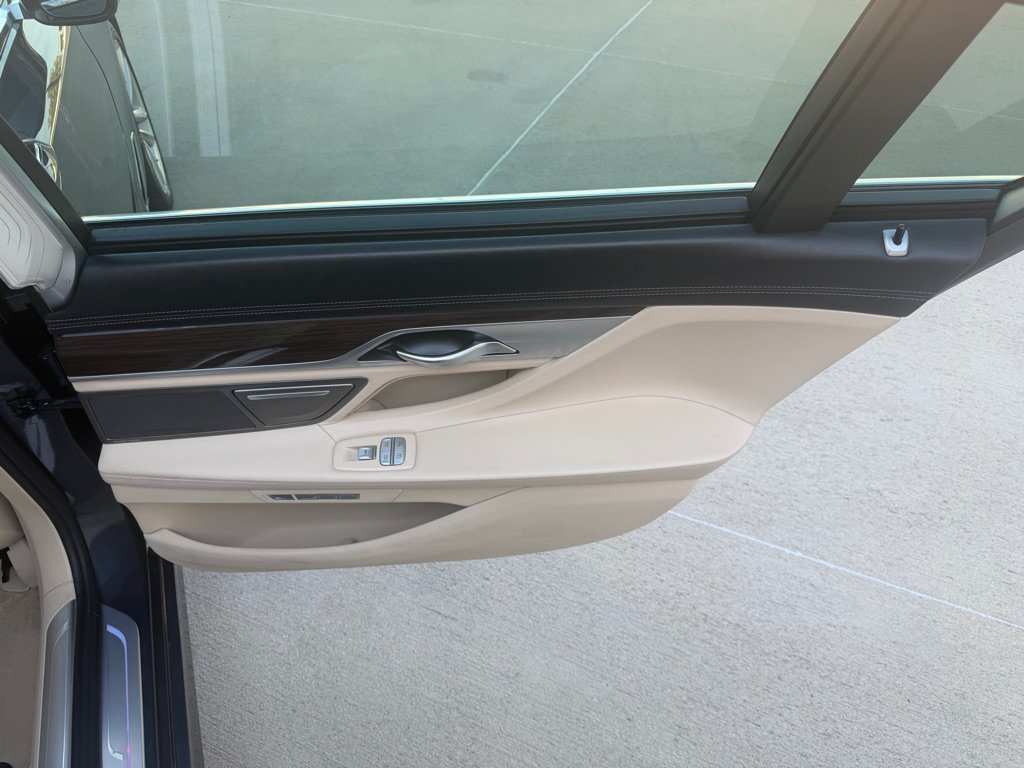 Used 2016 BMW 750i xDrive AWD/4WD image 18