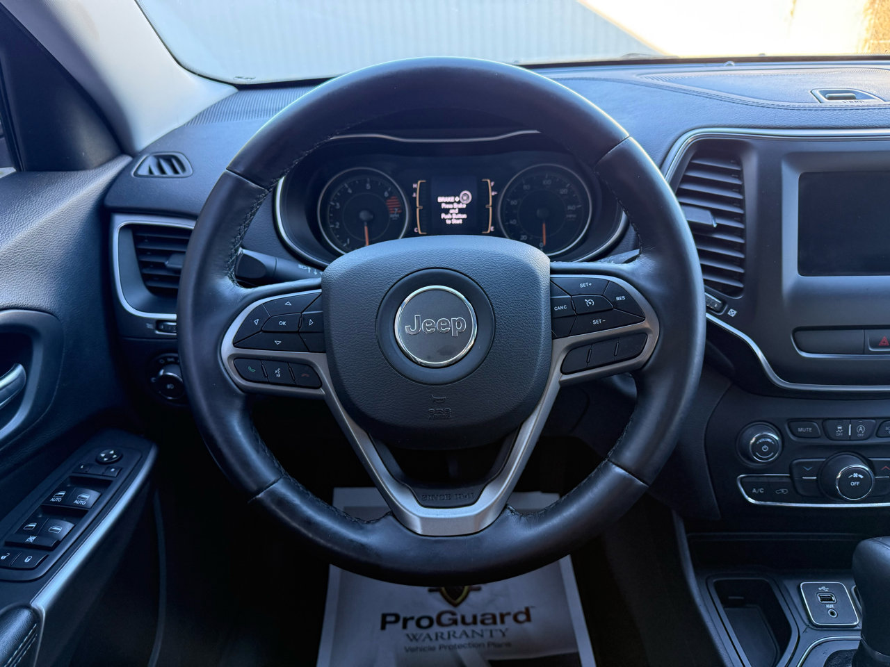 Used 2019 Jeep Cherokee Latitude Plus image 13