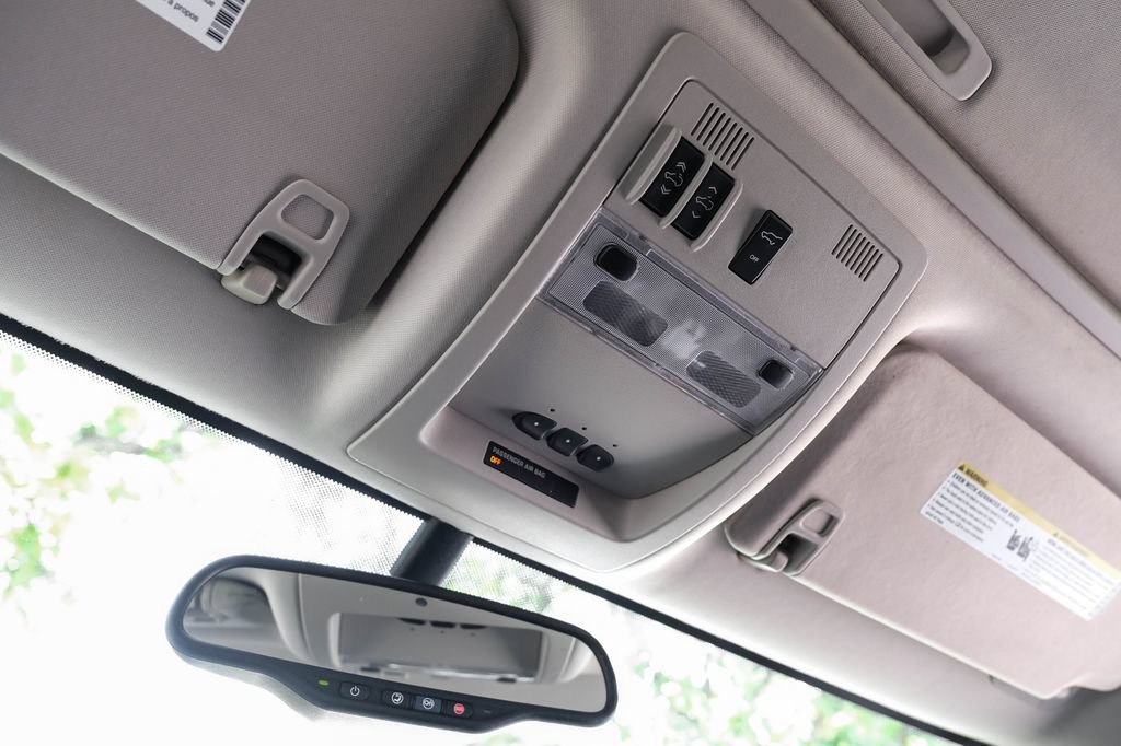 Used 2013 GMC Yukon XL Denali AWD/4WD image 31