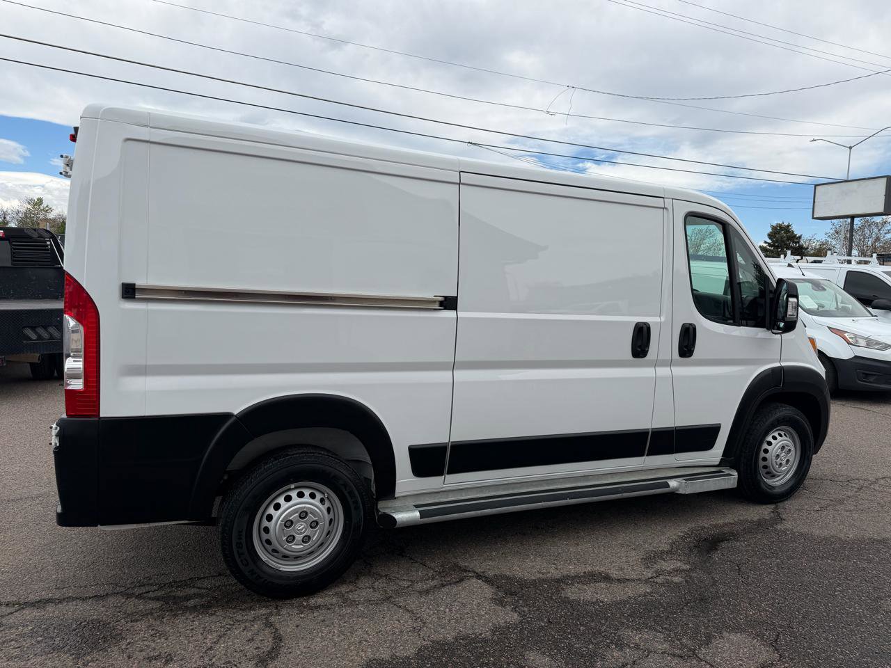 Used 2025 RAM ProMaster 2500 w/ U-Haul Equipment Group FWD image 10