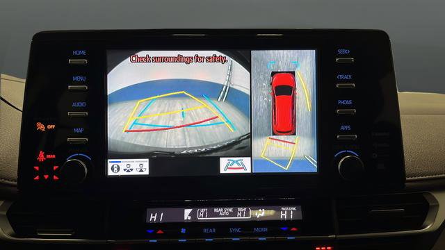Used 2024 Toyota Sienna Platinum FWD image 25