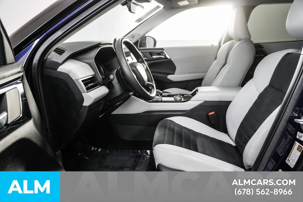 Used 2025 Mitsubishi Outlander SE image 17