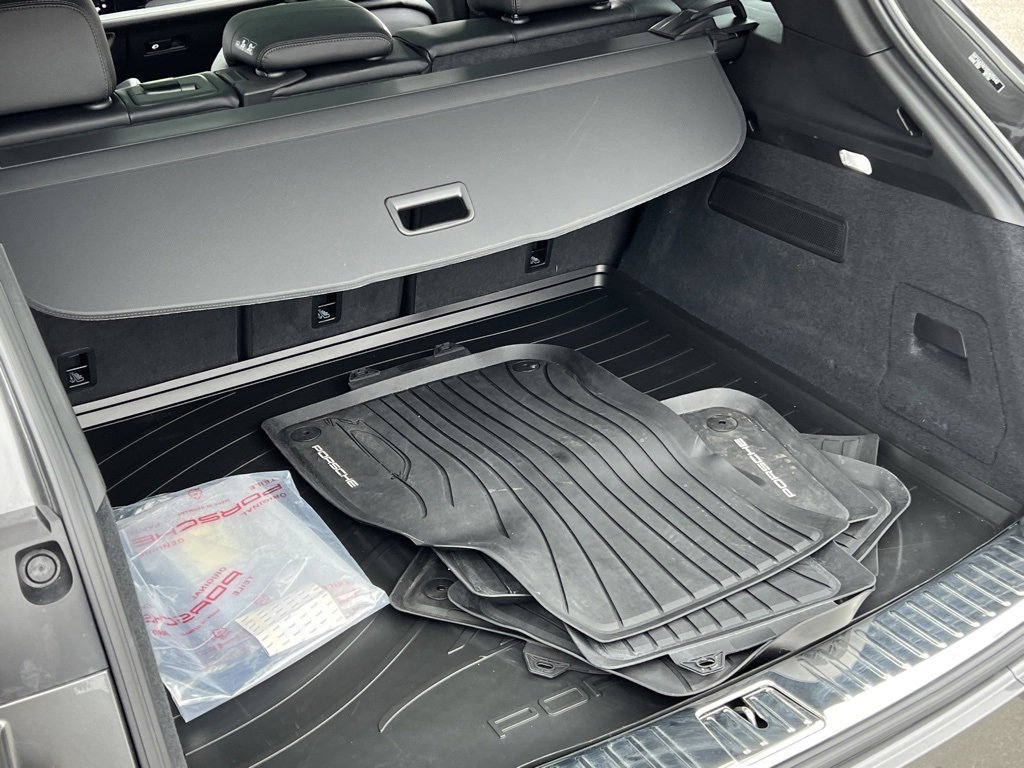 Used 2025 Porsche Cayenne image 20